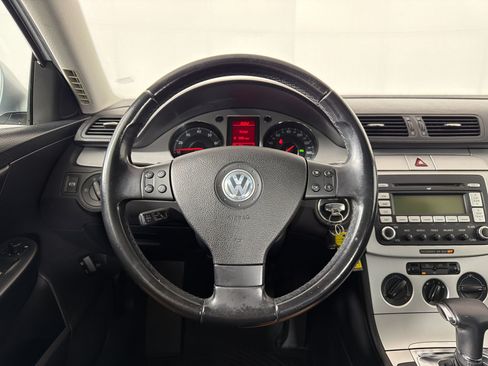 Used 2009 Volkswagen Passat Komfort FWD image 21