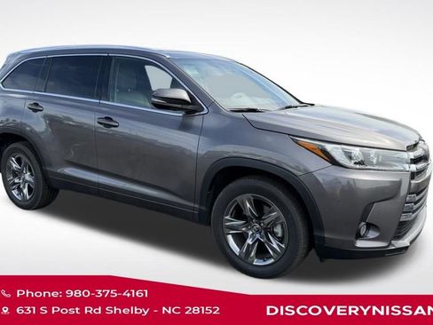 Used 2018 Toyota Highlander Limited Platinum image 2