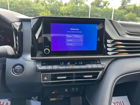 Used 2025 Toyota Camry SE FWD image 23