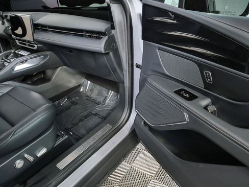 Used 2025 Lincoln Nautilus Premier w/ Jet Appearance Package AWD/4WD image 23