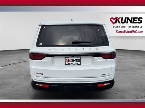 Used 2024 Jeep Wagoneer L Series II w/ Flexible Seating Group AWD/4WD image 6