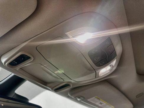 Used 2023 Chrysler Pacifica Limited FWD image 35