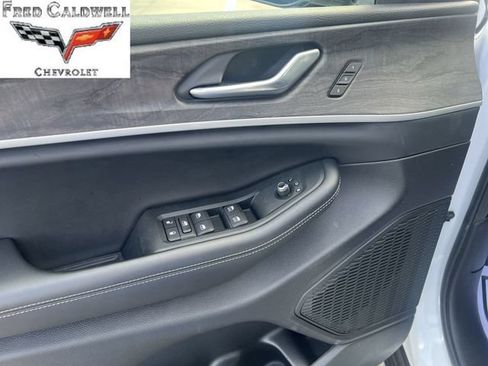 Used 2025 Jeep Grand Cherokee Limited AWD/4WD image 29