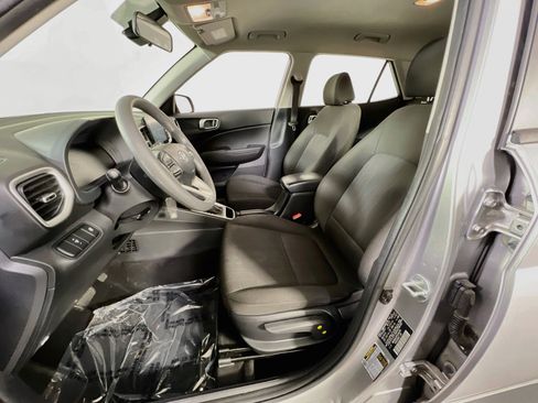Used 2023 Hyundai Venue SE w/ Cargo Package FWD image 19