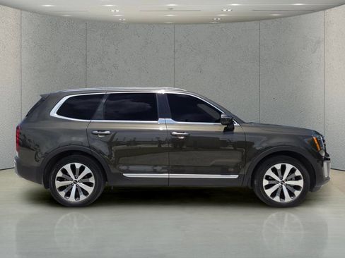 Used 2020 Kia Telluride S w/ S 8 Passenger Seating Package FWD image 2