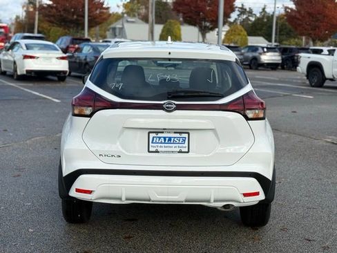 New 2025 Nissan Kicks Play S image 6