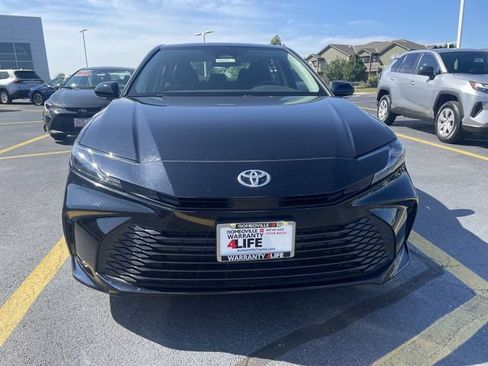 Used 2025 Toyota Camry LE FWD image 11
