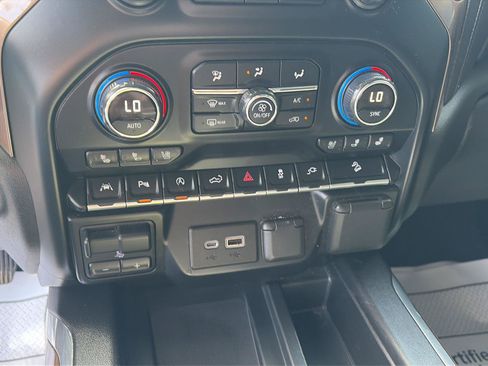 Used 2019 Chevrolet Silverado 1500 High Country w/ Technology Package AWD/4WD image 28
