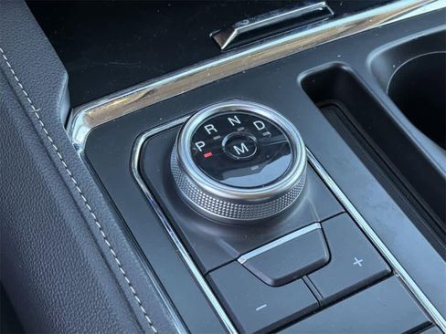 Used 2024 Ford Expedition XLT image 17