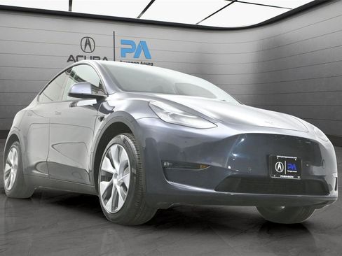 Used 2023 Tesla Model Y Long Range image 27