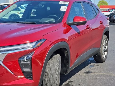 Used 2025 Chevrolet Trax LT w/ LT Convenience Package FWD image 53