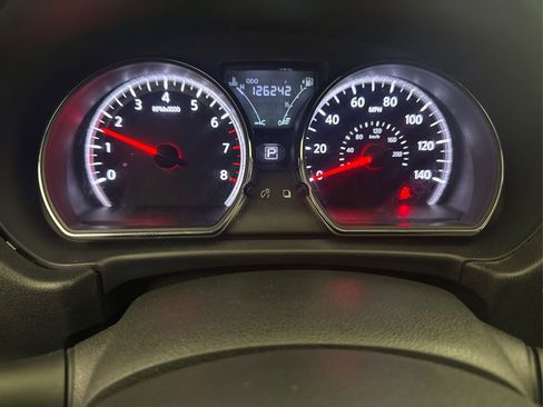 Used 2015 Nissan Versa SV image 28