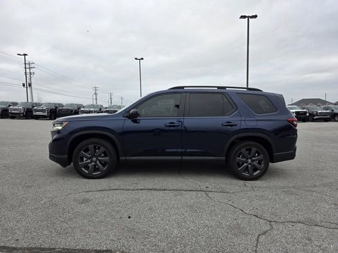 Used 2025 Honda Pilot Sport image 4