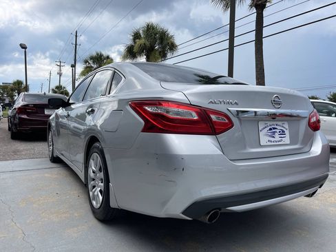 Used 2017 Nissan Altima 2.5 S w/ Power Driver Seat Package FWD image 4