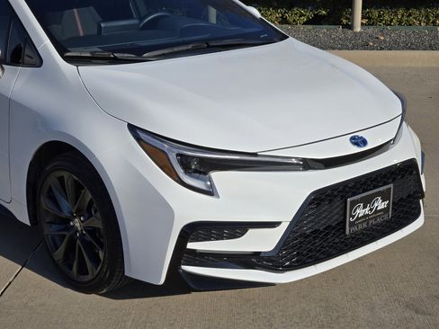 Used 2025 Toyota Corolla SE image 7