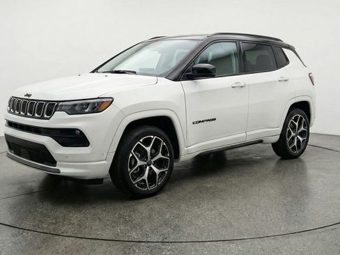 Used 2025 Jeep Compass Limited AWD/4WD image 3