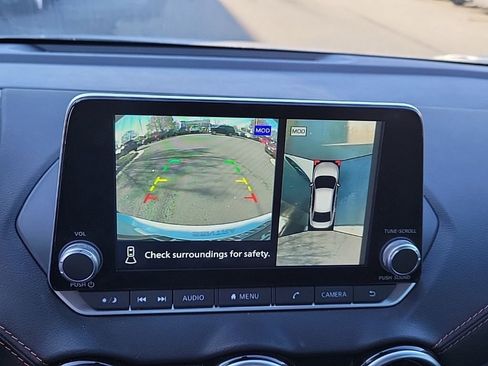 Used 2024 Nissan Sentra SR w/ SR Premium Package image 18