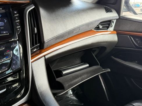 Used 2018 Cadillac Escalade Luxury AWD/4WD image 62