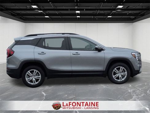 Used 2024 GMC Terrain SLE w/ Driver Convenience Package image 6