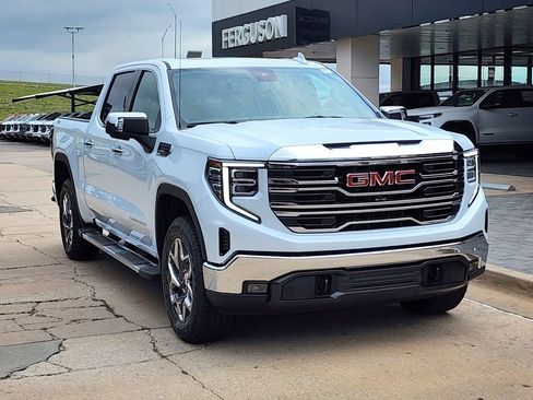 New 2026 GMC Sierra 1500 SLT image 2