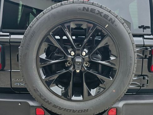 Used 2025 Jeep Wrangler Unlimited Sahara w/ Safety Group image 17