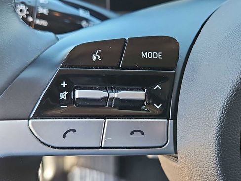 Certified 2022 Hyundai Elantra Limited w/ Cargo Package image 24