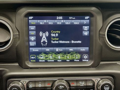 Used 2021 Jeep Wrangler Unlimited Sahara w/ Uconnect 4C Nav & Sound Group image 16