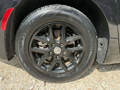 Used 2022 Chrysler Pacifica Touring-L FWD image 37