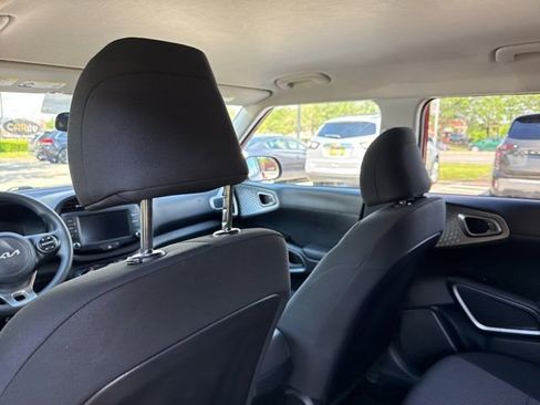 Used 2025 Kia Soul LX w/ LX Technology Package FWD image 19