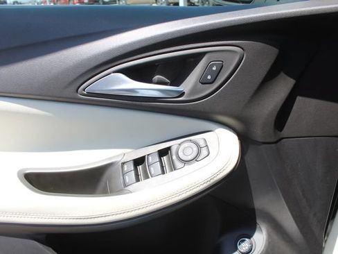 Used 2022 Buick Encore GX Select AWD/4WD image 34