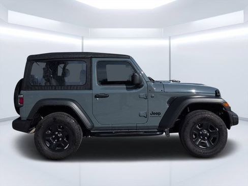 Used 2025 Jeep Wrangler Sport AWD/4WD image 2