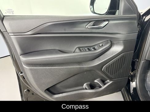 New 2025 Jeep Grand Cherokee Altitude image 15