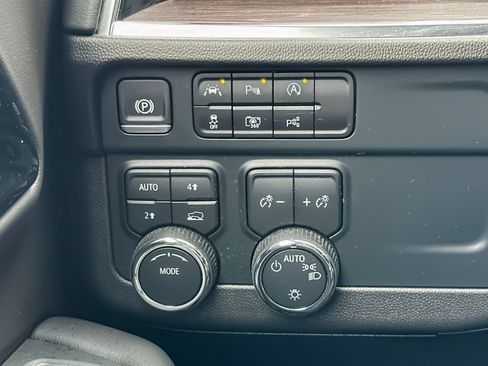 Used 2025 Chevrolet Tahoe LS AWD/4WD image 34
