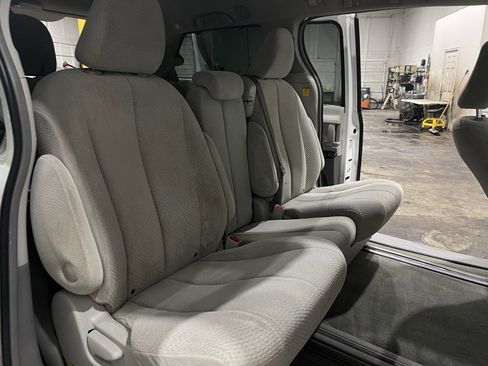 Used 2011 Toyota Sienna LE image 11