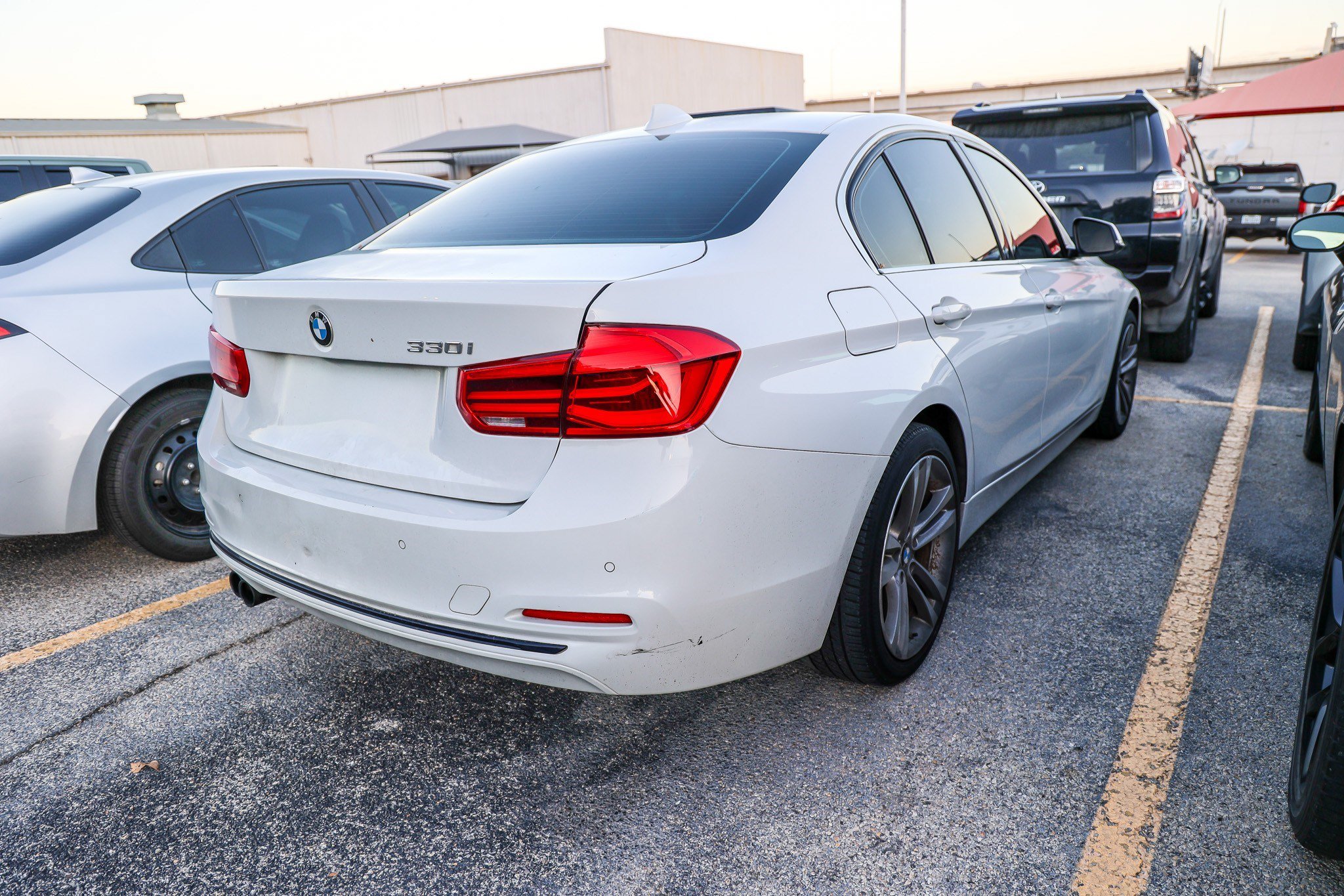 Used 2017 BMW 330i Sedan RWD image 7