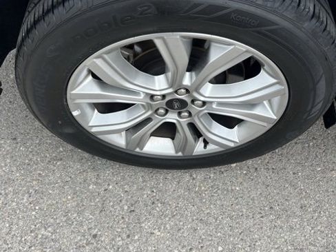 Used 2024 Ford Edge Titanium image 19