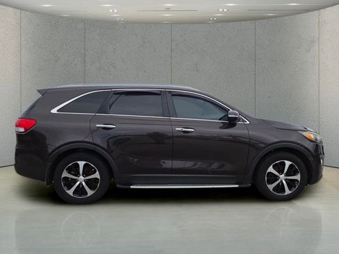 Used 2018 Kia Sorento EX FWD image 2