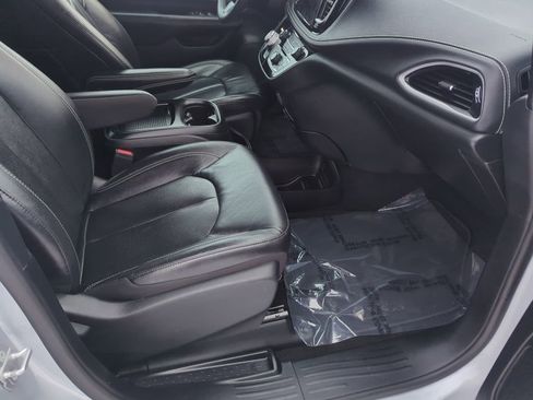 Used 2022 Chrysler Pacifica Touring-L w/ S Appearance Package image 51