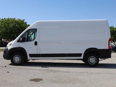 Used 2025 RAM ProMaster 2500 w/ Convenience Group FWD image 8