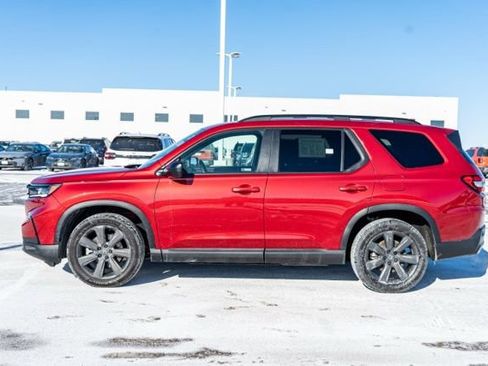 Used 2025 Honda Pilot Sport image 3