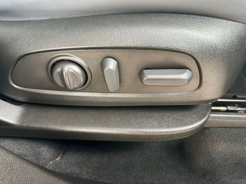 Used 2023 Buick Enclave Essence AWD/4WD image 17