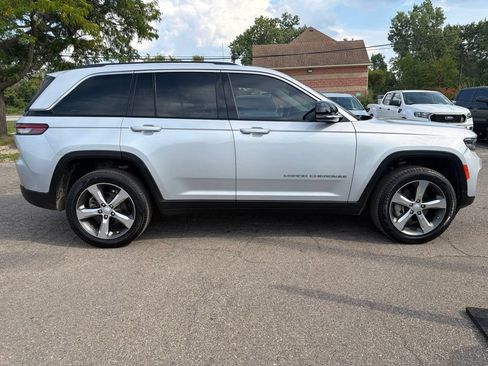 Used 2022 Jeep Grand Cherokee Limited AWD/4WD image 4