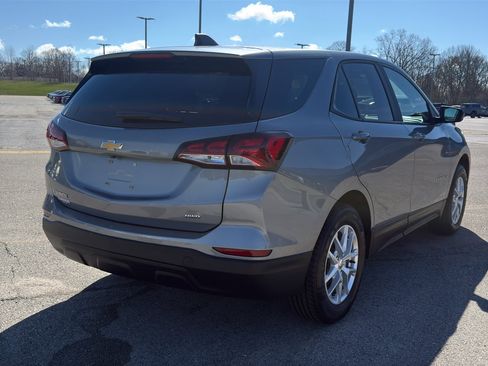 Used 2023 Chevrolet Equinox LS w/ LS Convenience Package AWD/4WD image 5