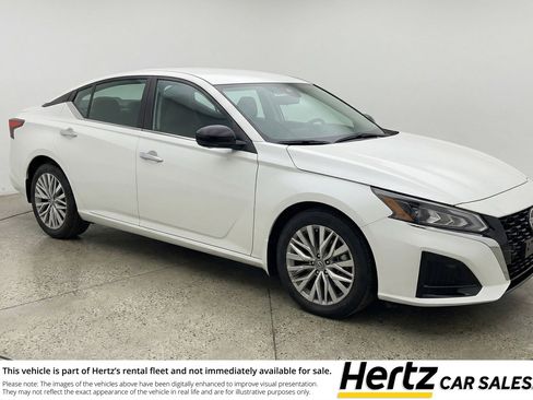Used 2025 Nissan Altima 2.5 SV FWD image 1
