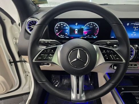 Used 2025 Mercedes-Benz GLA 250 4MATIC image 14