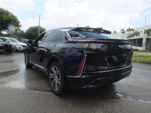 Used 2025 Cadillac Lyriq Luxury AWD/4WD image 11
