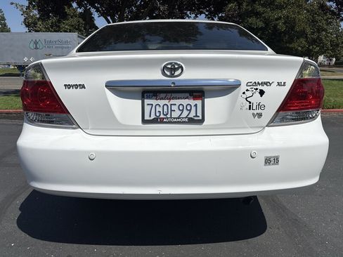 Used 2005 Toyota Camry XLE FWD image 11