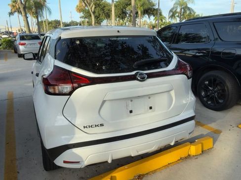 Used 2021 Nissan Kicks S FWD image 7