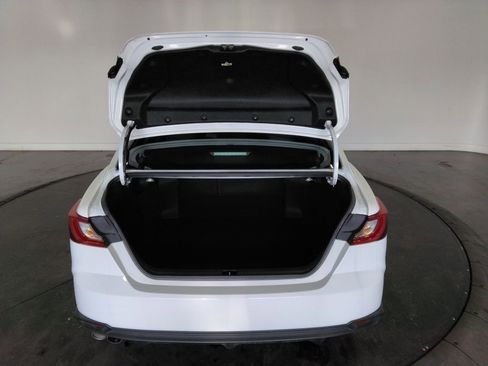 Used 2025 Toyota Camry SE image 9