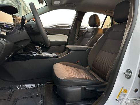 Used 2025 Chevrolet Trax LT image 24